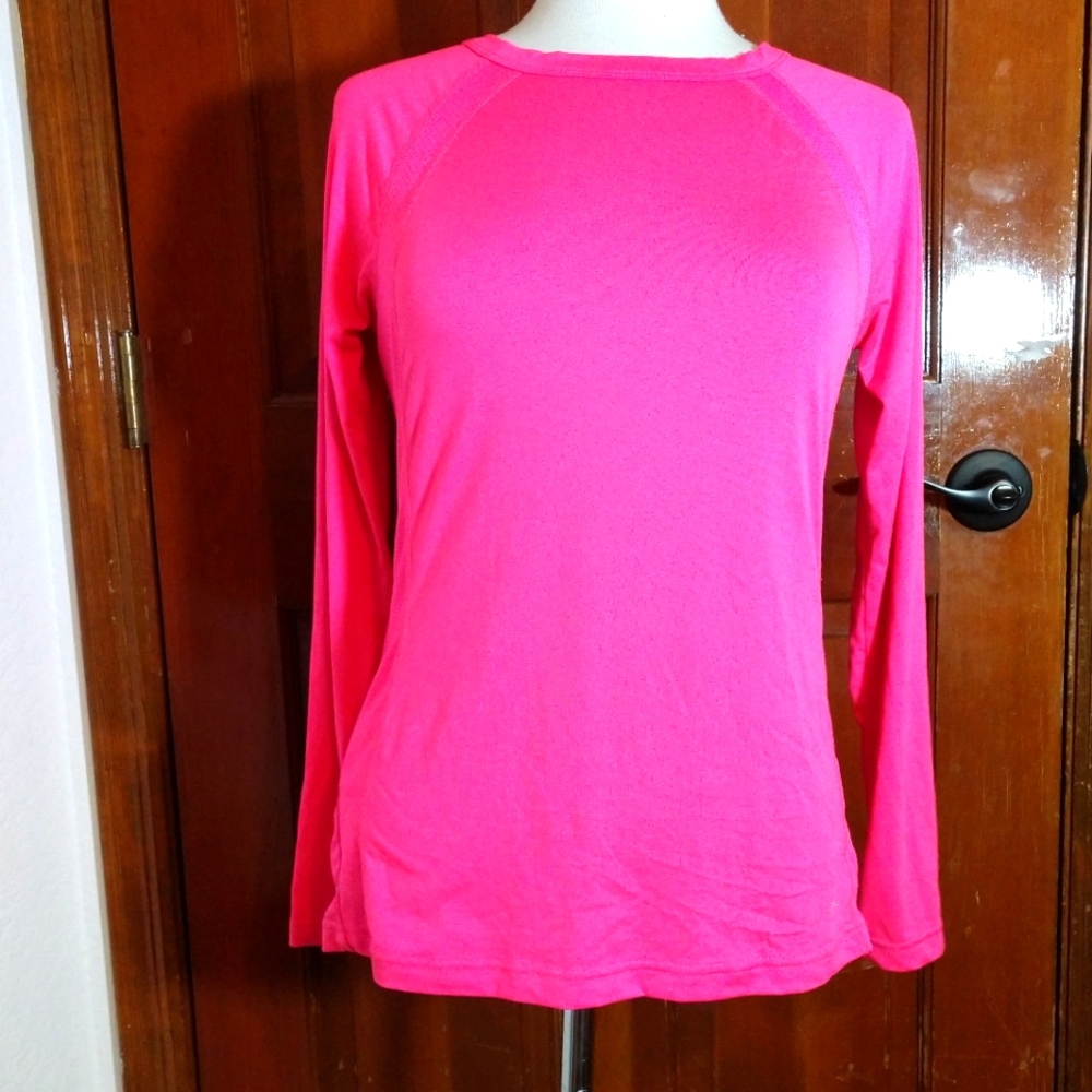 Danskin Now fitted long sleeve workout shirt